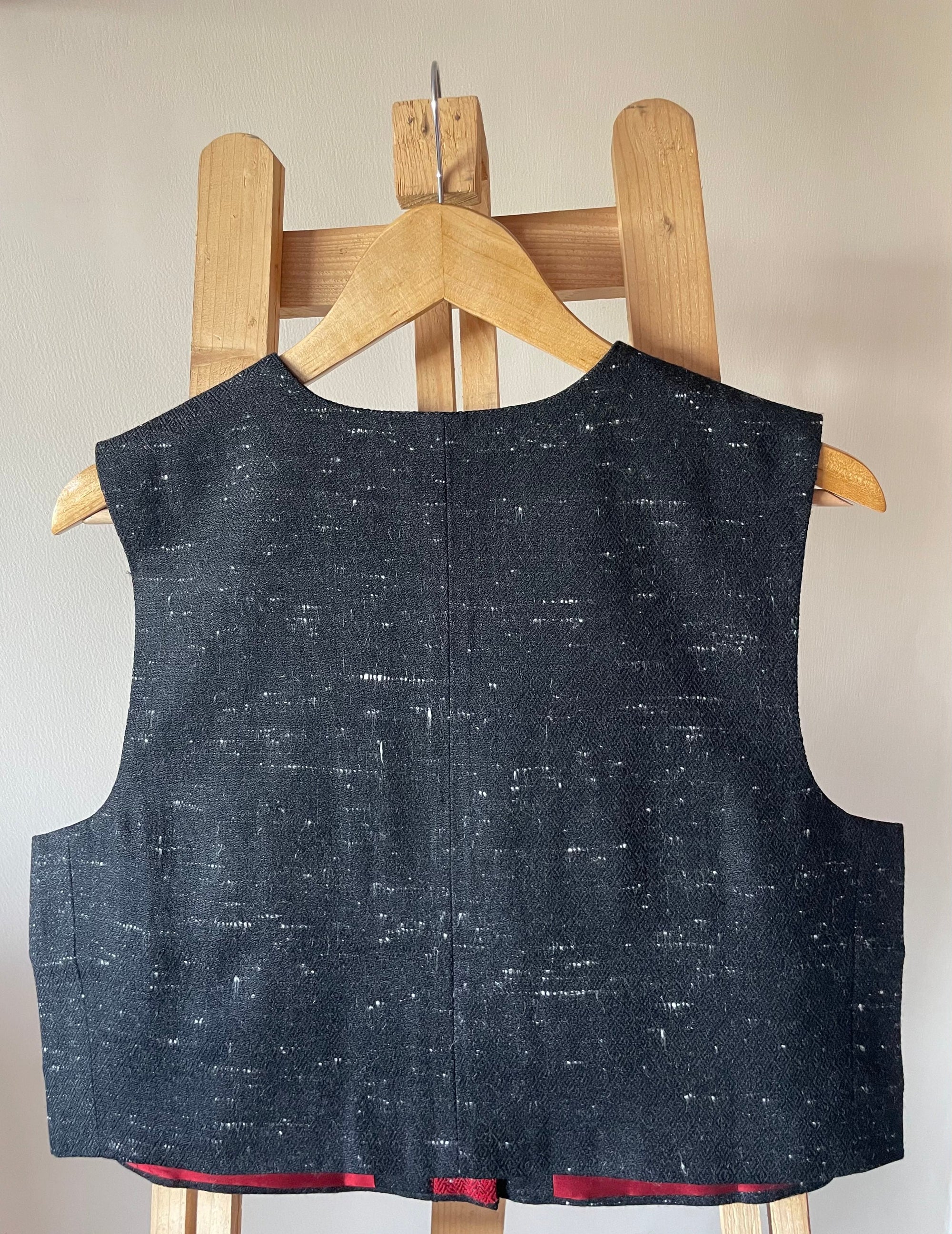 Monal Sleeveless Jacket ~ Black