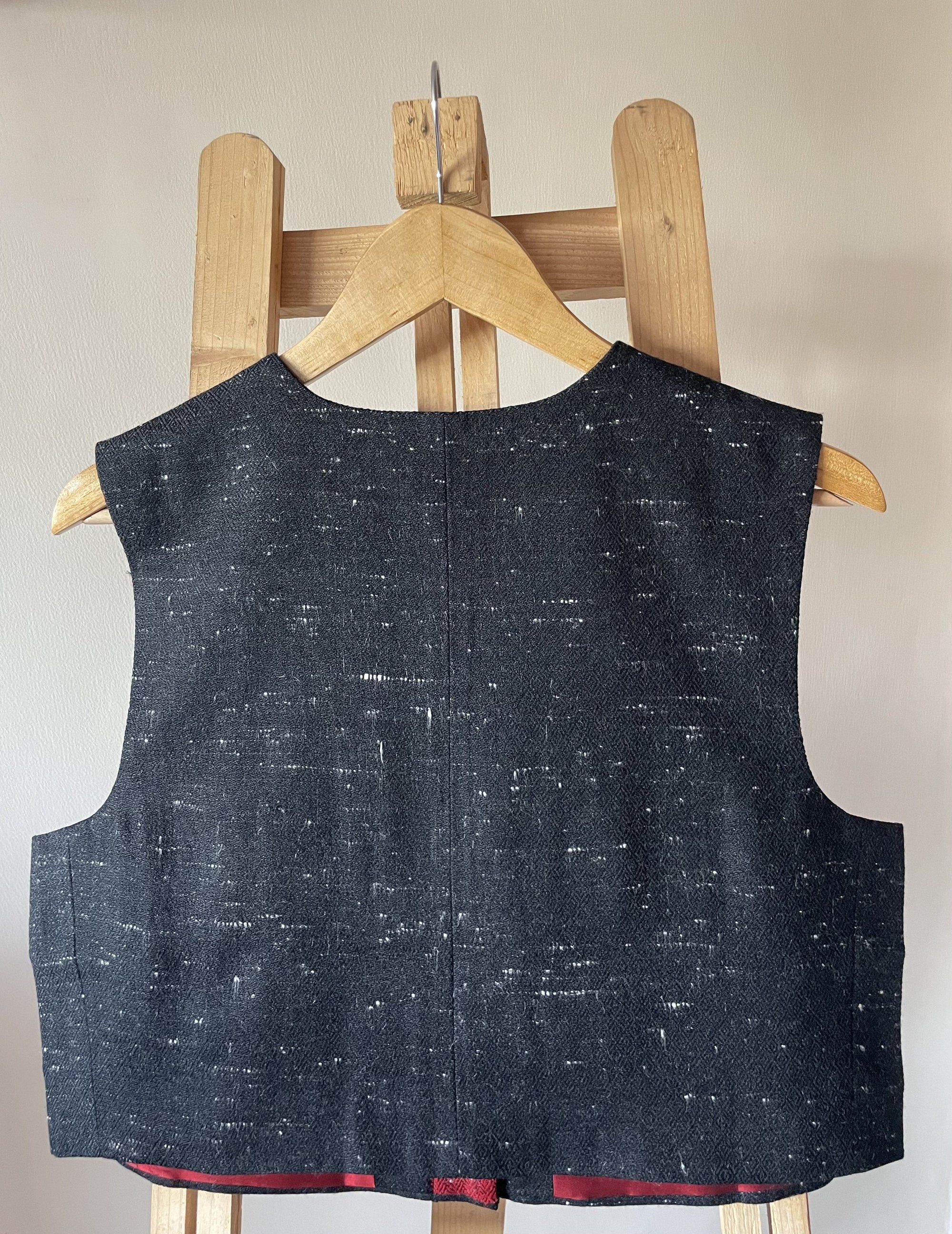 Monal Sleeveless Jacket ~ Black