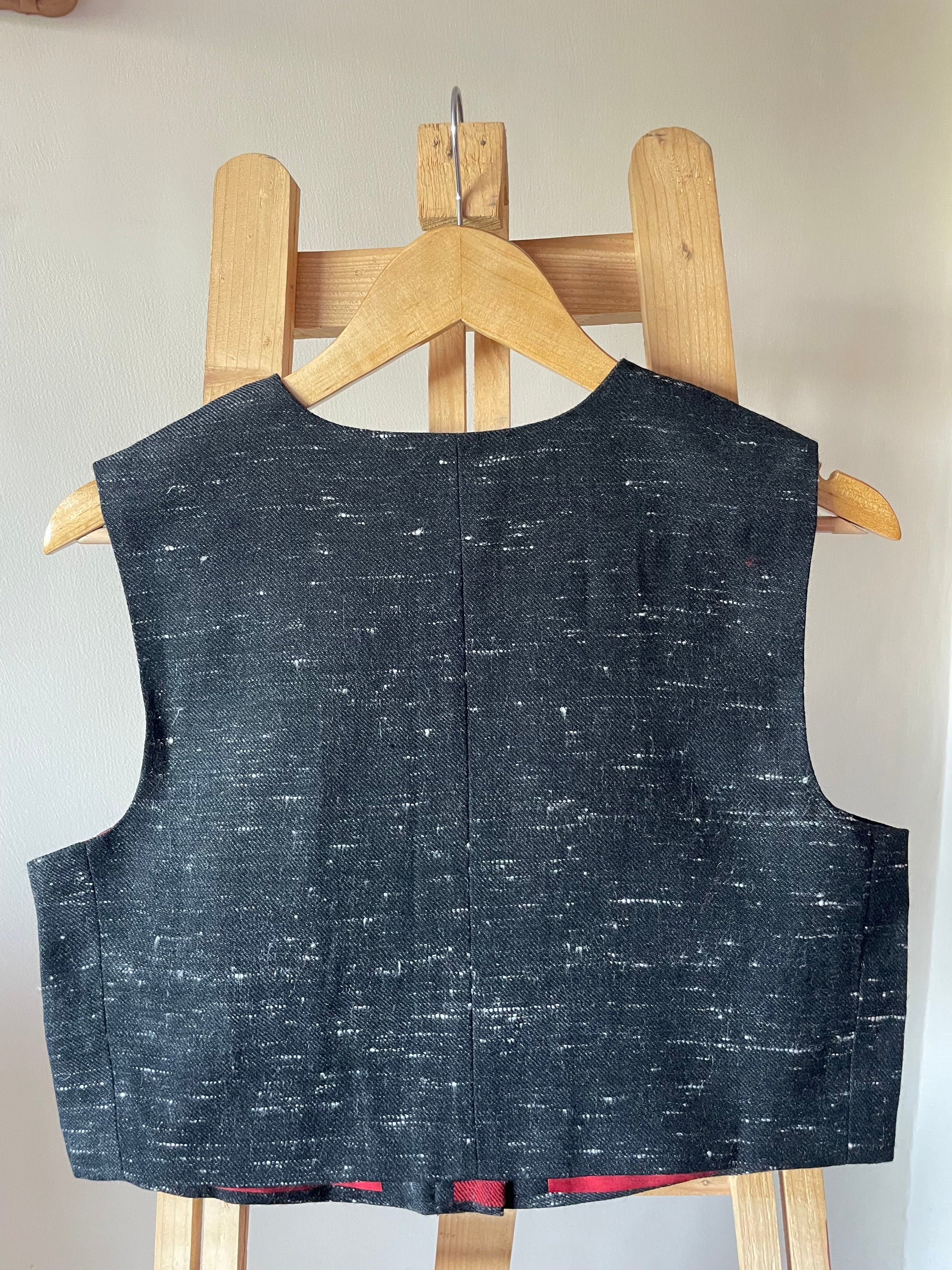 Monal Sleeveless Jacket ~ Black